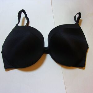 Victoria's Secret Push Up Bra Sz. 32D Black Underwire